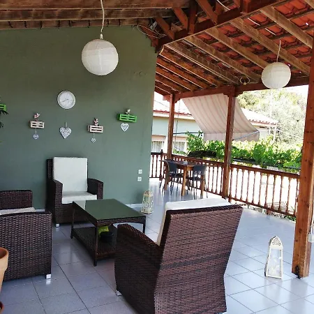 Leaves Nea Iraklitsa