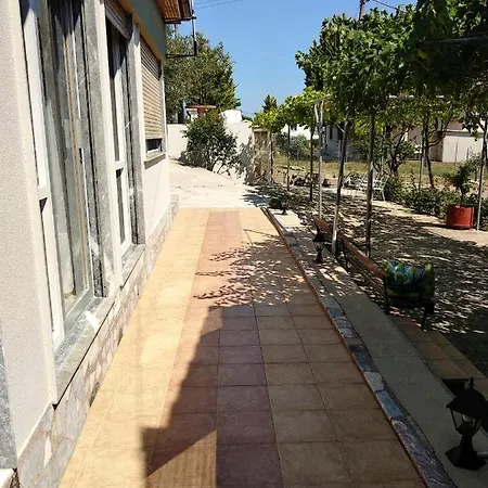 Leaves Dom wakacyjny