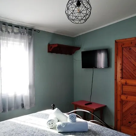 Leaves Dom wakacyjny