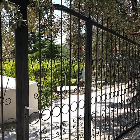 펜션 Leaves Nea Iraklitsa