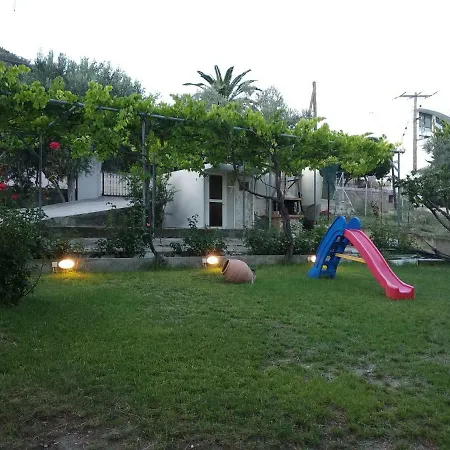 Leaves Nea Iraklitsa