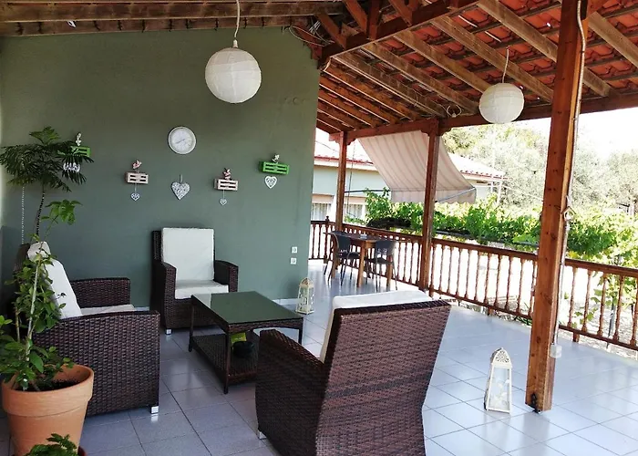 Leaves Nea Iraklitsa