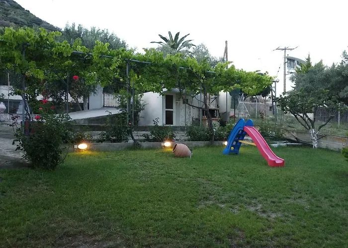 Leaves Nea Iraklitsa